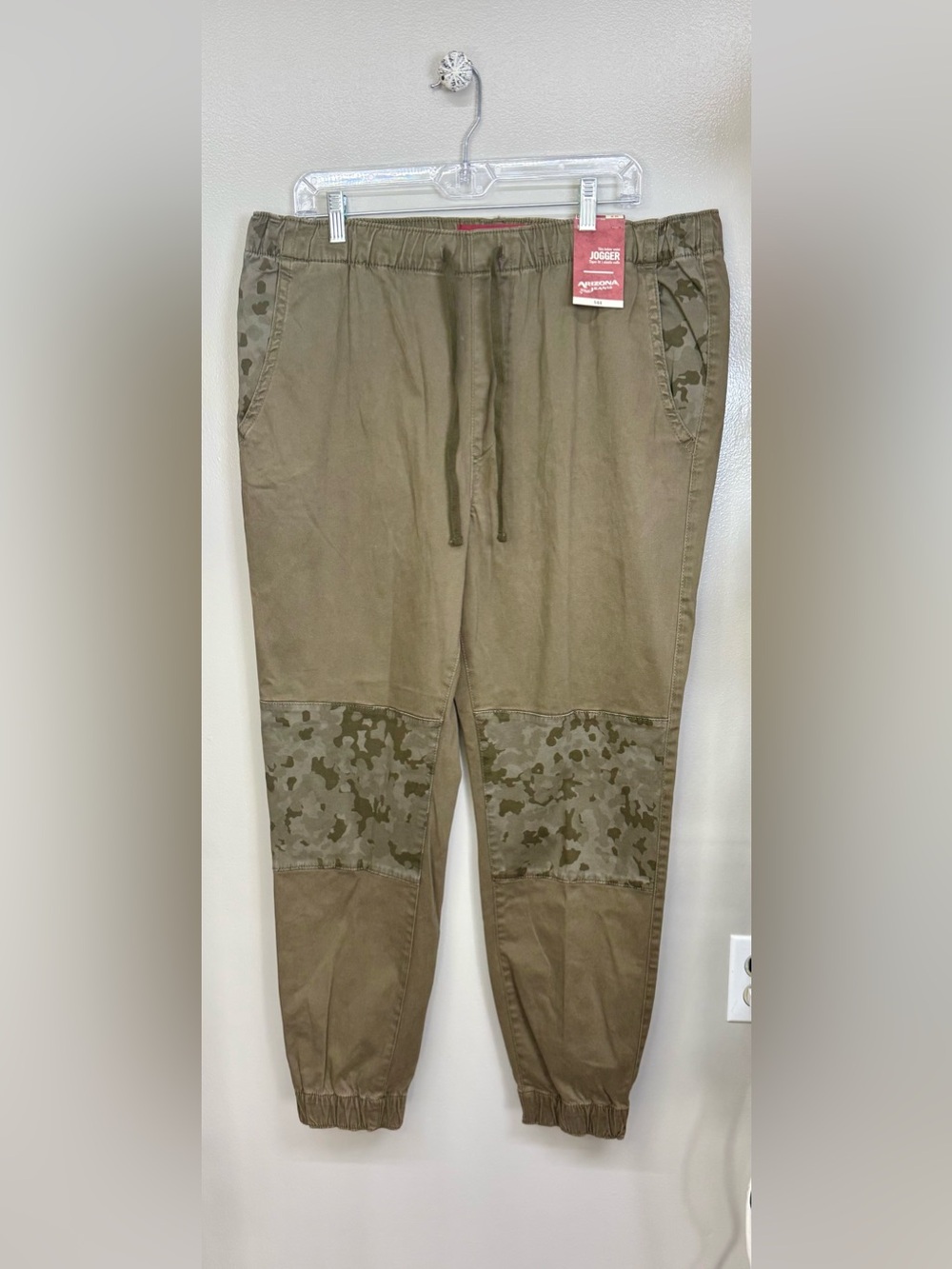Arizona Jean Company Olive Green Camo-Panel Joggers Nwt W36